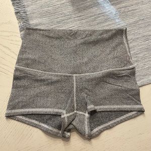 Lululemon boogie shorts size 6